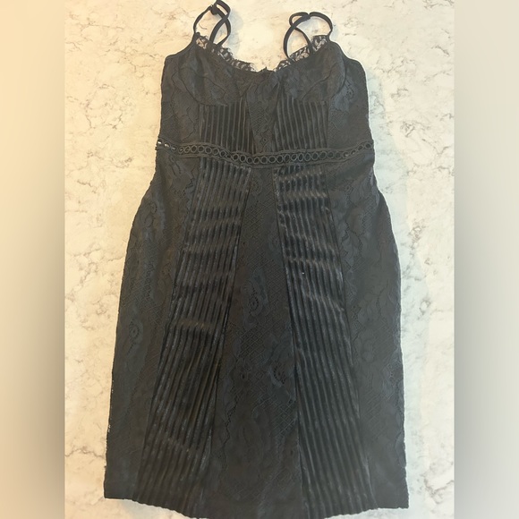 Pretty Little Thing Mini Dress - Picture 1 of 3